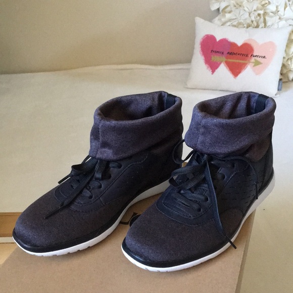 BN UGG SZ. 8 ISLAY BLACK SLOUCHY HIGHTOPS❄️NWT - Picture 5 of 8